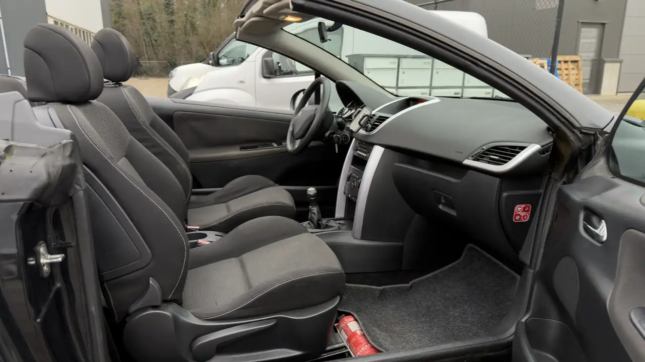 Object 207 Peugeot 207 CC 1.6 HDi FAP te koop | Okasie autodetails